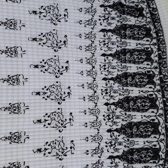 3/$30 TanJay Petites Stretch Pleat Sleeveless Top - Picture 3 of 6